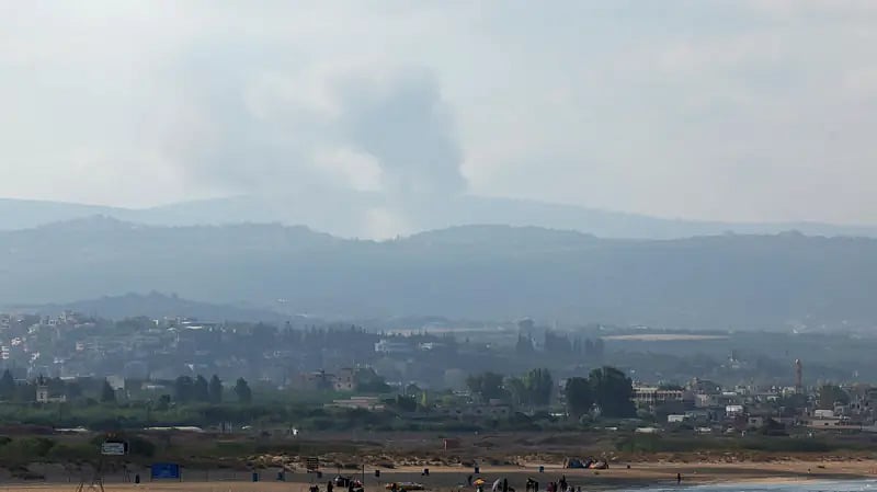 ইসরায়েল-লেবানন সীমান্তের লেবানন অংশে ধোঁয়া উড়তে দেখা যাচ্ছে